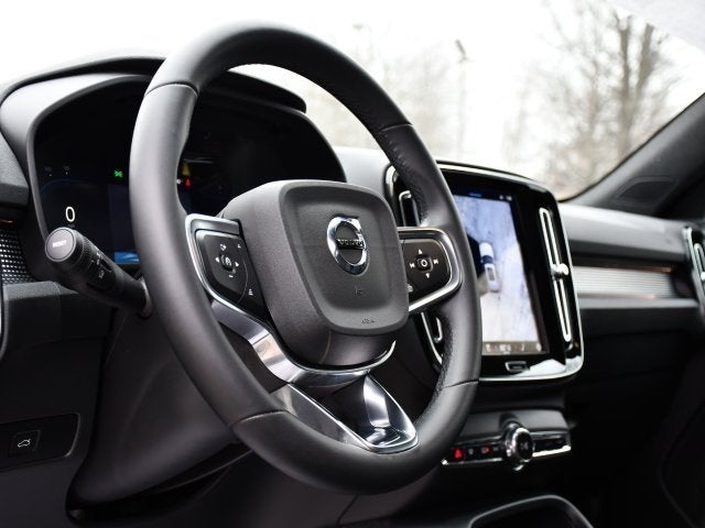 2025 Volvo XC40 B5 Plus Dark Theme