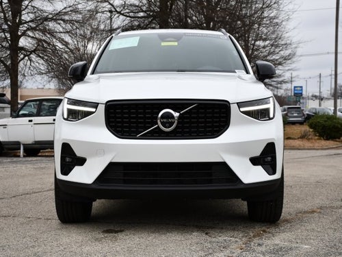 2025 Volvo XC40 B5 Plus Dark Theme