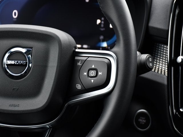 2025 Volvo XC40 B5 Plus Dark Theme