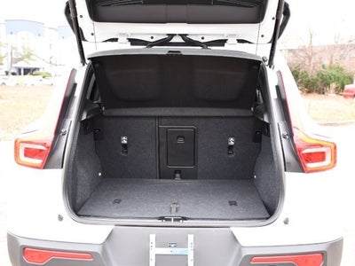 2025 Volvo XC40 B5 Plus Dark Theme