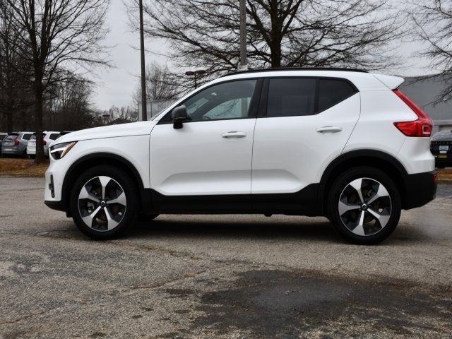 2025 Volvo XC40 B5 Plus Dark Theme