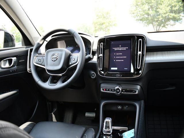 2025 Volvo XC40 B5 Plus Dark Theme