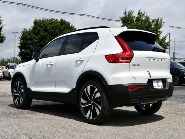 2025 Volvo XC40 B5 Plus Dark Theme