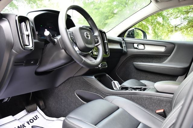2025 Volvo XC40 B5 Plus Dark Theme
