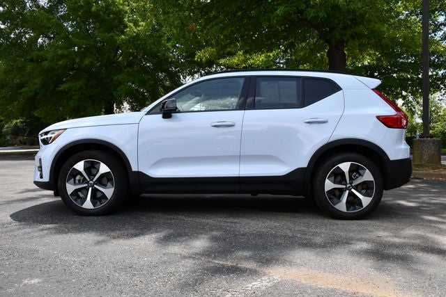 2025 Volvo XC40 B5 Plus Dark Theme