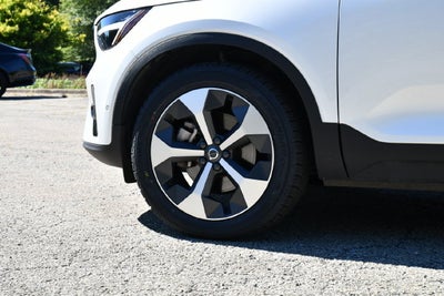 2025 Volvo XC40 B5 Plus Dark Theme