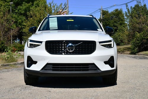 2025 Volvo XC40 B5 Plus Dark Theme