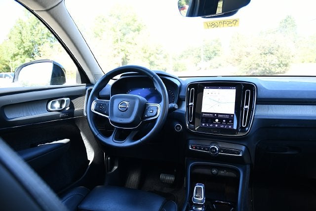 2025 Volvo XC40 B5 Plus Dark Theme
