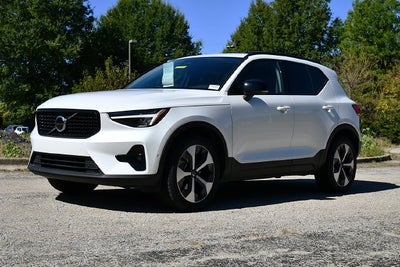 2025 Volvo XC40 B5 Plus Dark Theme