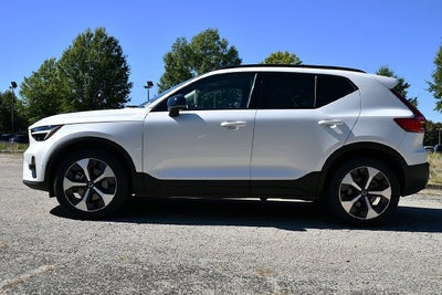2025 Volvo XC40 B5 Plus Dark Theme