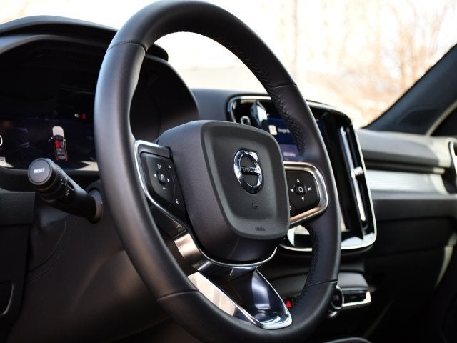 2025 Volvo XC40 B5 Plus Dark Theme