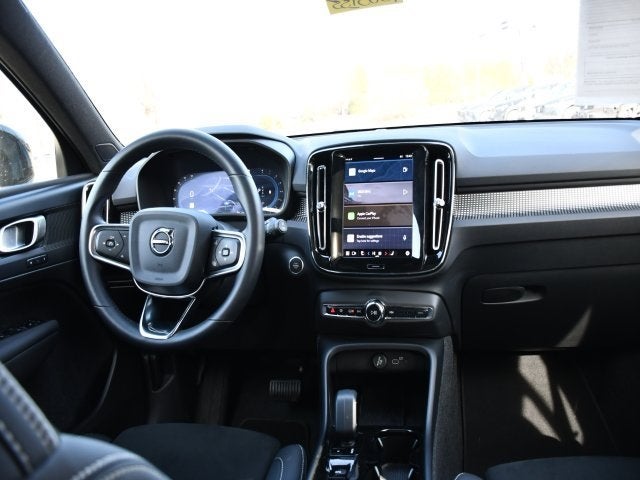 2025 Volvo XC40 B5 Plus Dark Theme