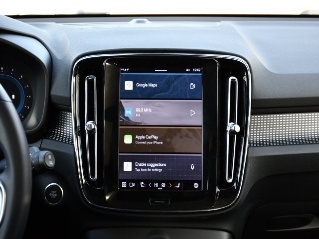 2025 Volvo XC40 B5 Plus Dark Theme