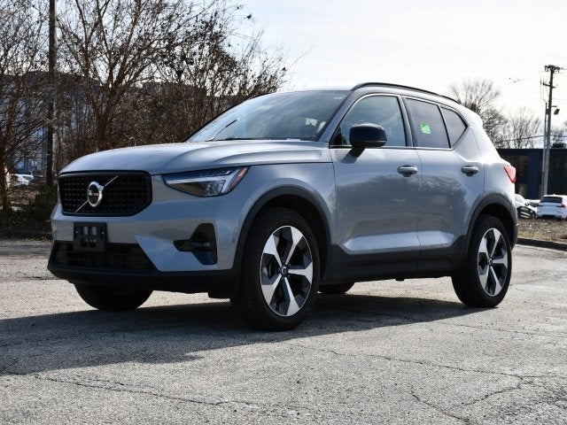 2025 Volvo XC40 B5 Plus Dark Theme