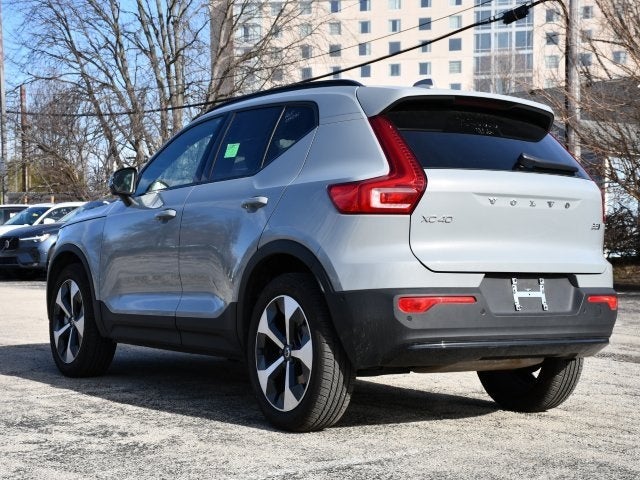 2025 Volvo XC40 B5 Plus Dark Theme