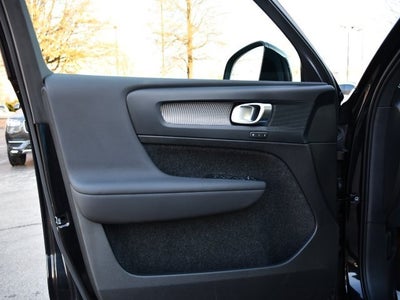 2025 Volvo XC40 B5 Plus Dark Theme