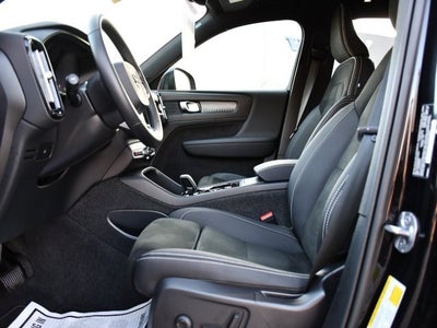 2025 Volvo XC40 B5 Plus Dark Theme