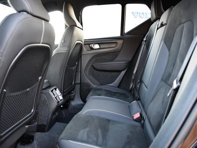 2025 Volvo XC40 B5 Plus Dark Theme