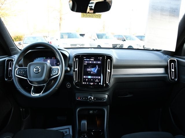 2025 Volvo XC40 B5 Plus Dark Theme