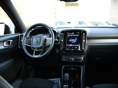 2025 Volvo XC40 B5 Plus Dark Theme