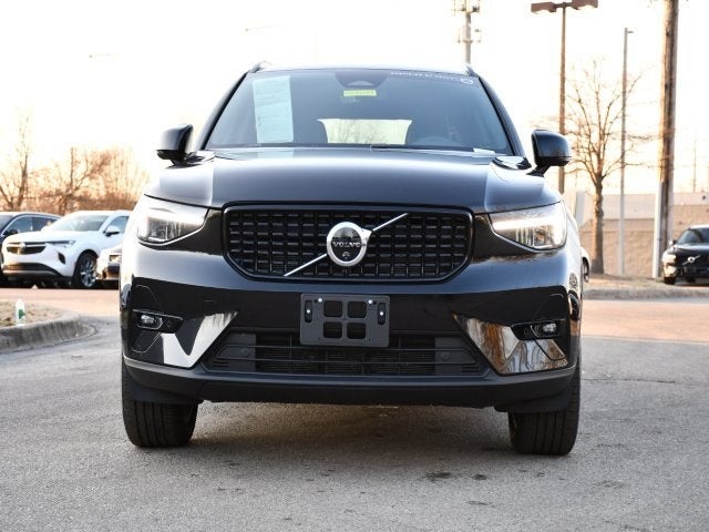 2025 Volvo XC40 B5 Plus Dark Theme