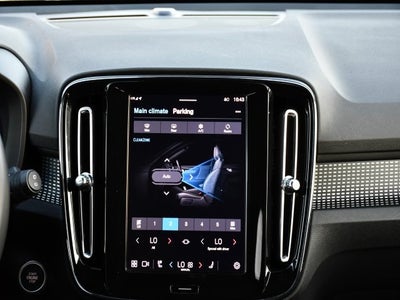 2025 Volvo XC40 B5 Plus Dark Theme