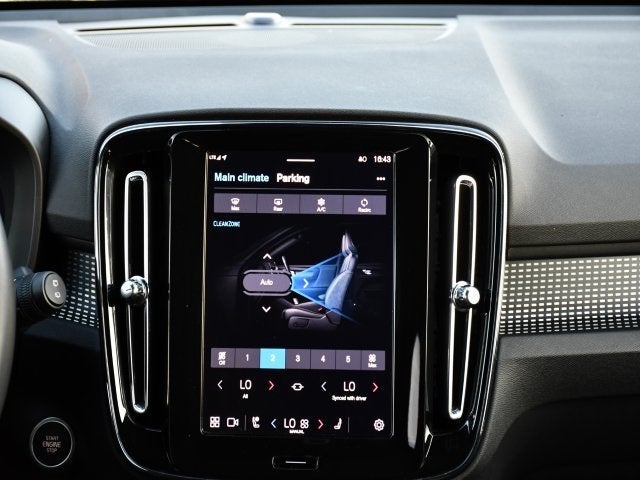 2025 Volvo XC40 B5 Plus Dark Theme