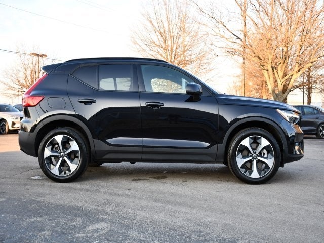 2025 Volvo XC40 B5 Plus Dark Theme