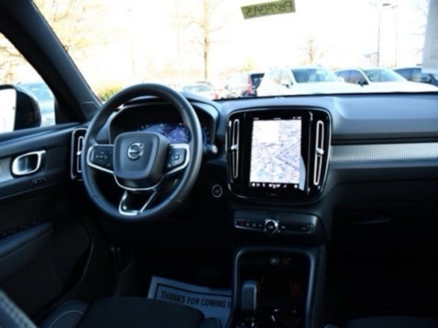 2025 Volvo XC40 B5 Plus Dark Theme