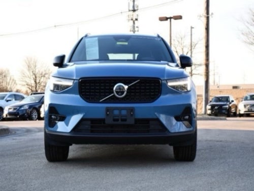 2025 Volvo XC40 B5 Plus Dark Theme