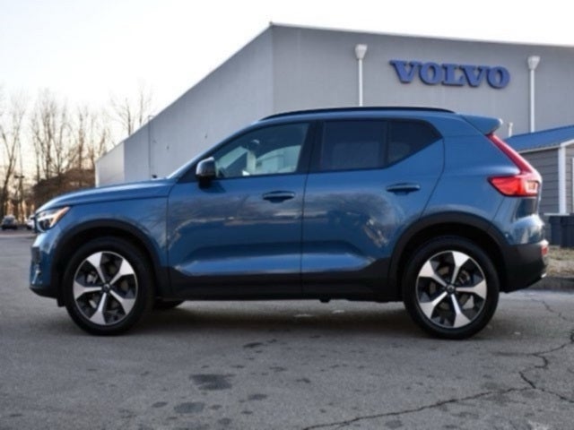 2025 Volvo XC40 B5 Plus Dark Theme