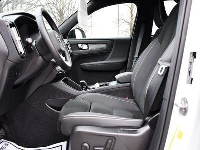 2025 Volvo XC40 B5 Plus Dark Theme