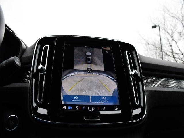 2025 Volvo XC40 B5 Plus Dark Theme