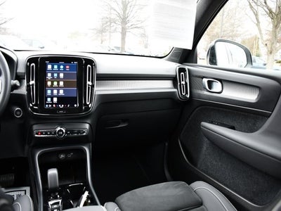 2025 Volvo XC40 B5 Plus Dark Theme