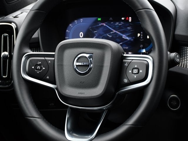 2025 Volvo XC40 B5 Plus Dark Theme