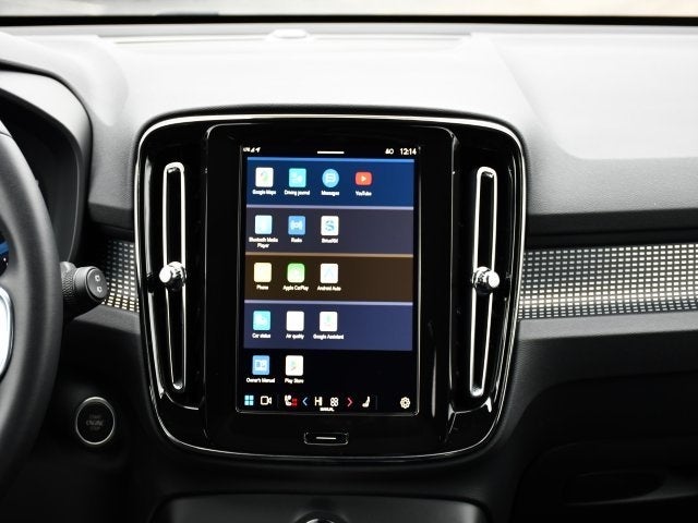 2025 Volvo XC40 B5 Plus Dark Theme