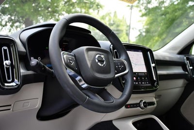 2024 Volvo XC40 B5 Plus Bright Theme