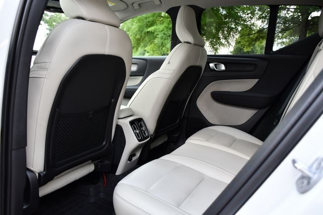 2024 Volvo XC40 B5 Plus Bright Theme