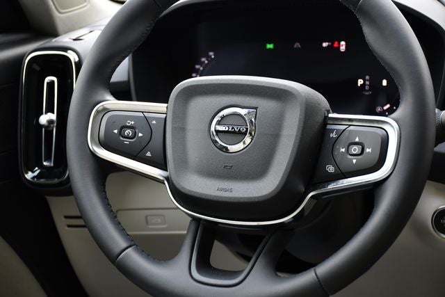 2024 Volvo XC40 B5 Plus Bright Theme
