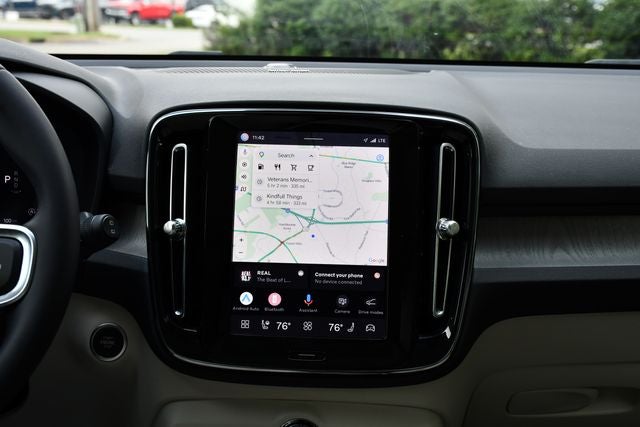 2024 Volvo XC40 B5 Plus Bright Theme