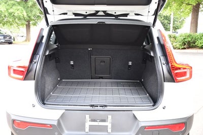2024 Volvo XC40 B5 Plus Bright Theme