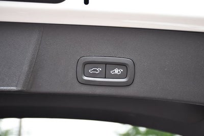 2024 Volvo XC40 B5 Plus Bright Theme
