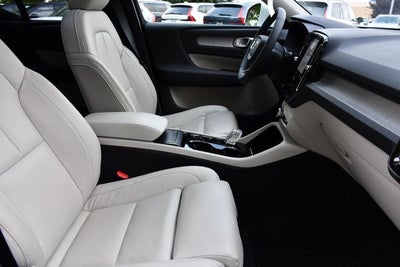 2024 Volvo XC40 B5 Plus Bright Theme