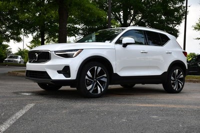 2024 Volvo XC40 B5 Plus Bright Theme