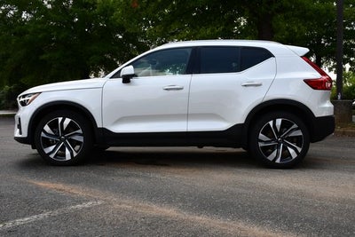 2024 Volvo XC40 B5 Plus Bright Theme