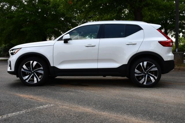 2024 Volvo XC40 B5 Plus Bright Theme