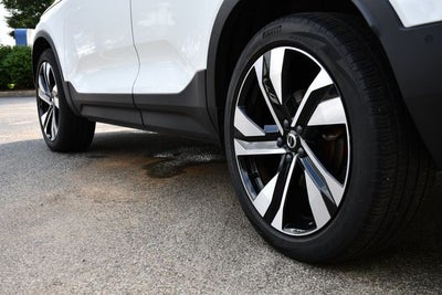 2024 Volvo XC40 B5 Plus Bright Theme