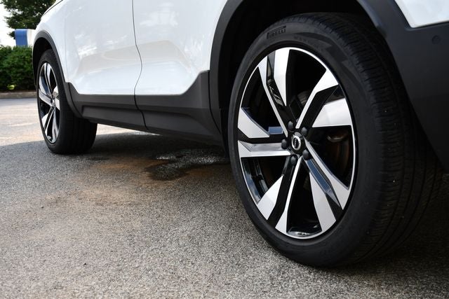 2024 Volvo XC40 B5 Plus Bright Theme