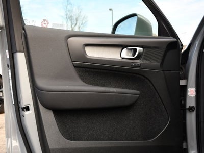 2025 Volvo XC40 B5 Plus Bright Theme