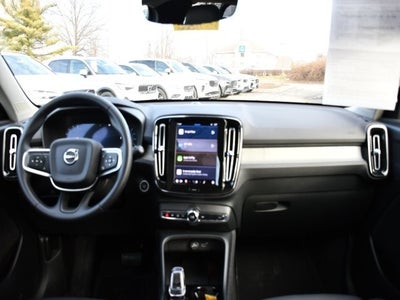 2025 Volvo XC40 B5 Plus Bright Theme